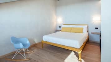 Apartamento, vistas a la piscina | Minibar, caja fuerte, wifi gratis y accesible en silla de ruedas