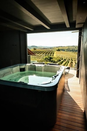 Bain à remous extérieur