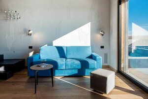 Apartment, Balcony, Pool View | Living area