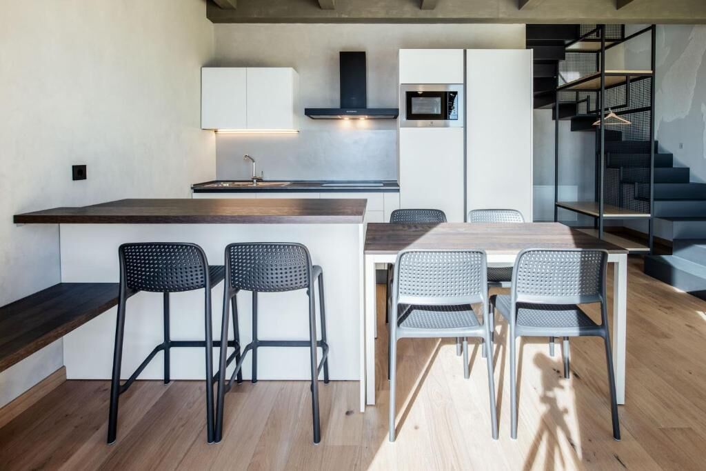 Appartamento, vista piscina | Cucina privata | Frigorifero, microonde, piano cottura, lavastoviglie