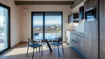 Deluxe Apartment, Balcony, Pool View | Private kitchen