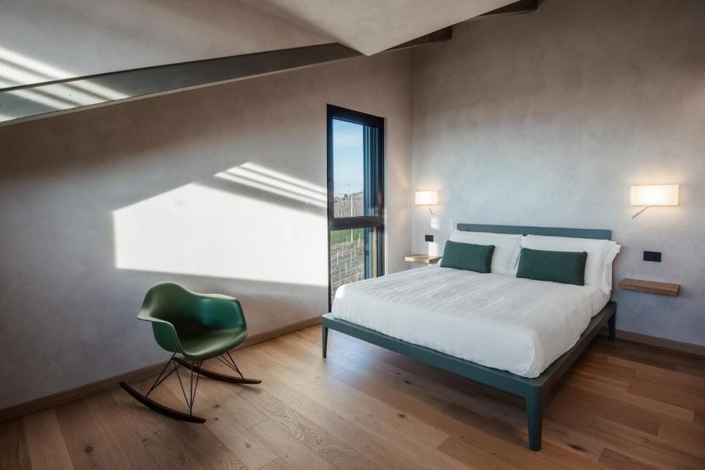 Minibar, in-room safe, free WiFi, wheelchair access