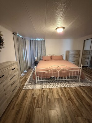 3 bedrooms, iron/ironing board, free WiFi, bed sheets