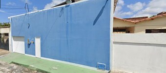 Casa ampla com garagem, portão automatico a 3 km da praia e centro comercial,