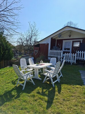 Outdoor dining - Vrbo Property (Langweiler)