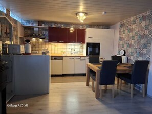 Dining - Vrbo Property (Langweiler)
