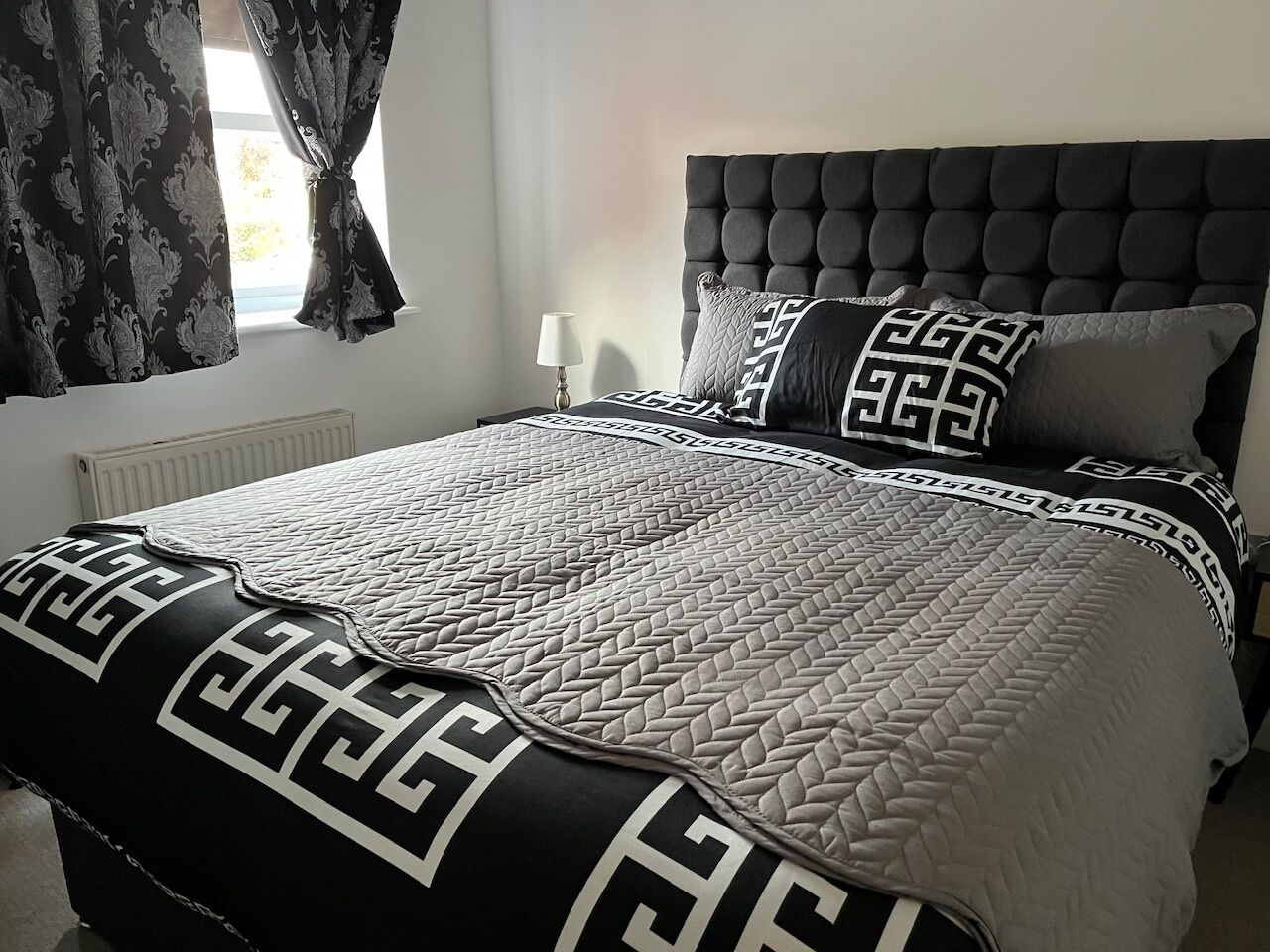 2 bedrooms, iron/ironing board, internet, bed sheets