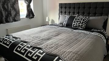 2 bedrooms, iron/ironing board, Internet, bed sheets