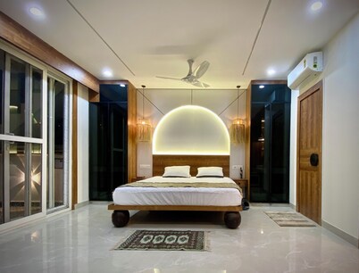 Avyam Blue Terrace Apartment in New Delhi! Room-1 (Deluxe)