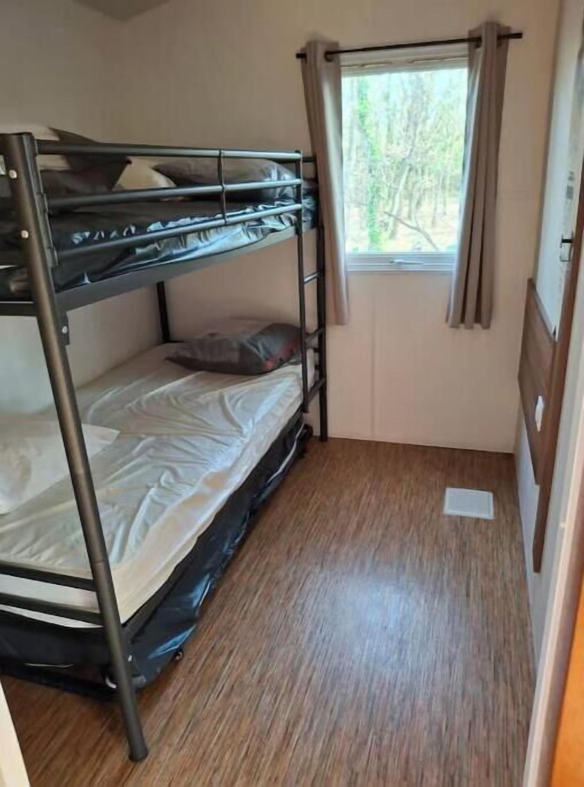 2 chambres, lit parapluie