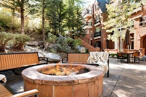 Outdoor dining - 3 Bedroom 3 Full Bathroom Luxury Residence in Aspen CO. (Aspen)