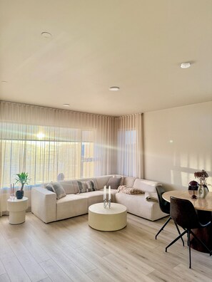 Living area - Modern 90sqm Apartment in Garðabær (Garðabær)