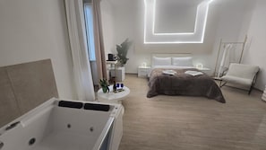 Superior Double Room, Balcony | Individually decorated, individually furnished, free WiFi, bed sheets - Centrale Suites  (Brindisi)