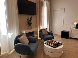 Deluxe Double Room, Balcony, City View | Interior