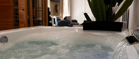Habitación doble Deluxe, balcón, vista a la ciudad | Interior