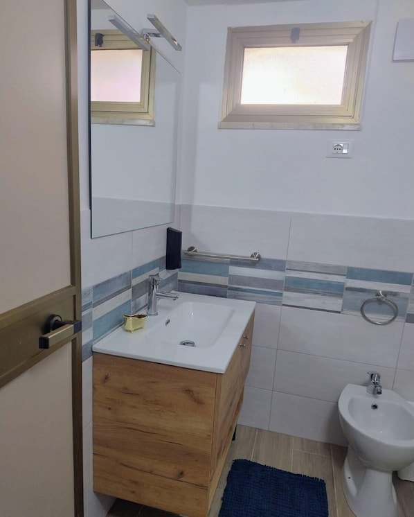 Shower, hair dryer, bidet, towels - Close to every wonder of the province and an ever-admirable sunset (Palma)