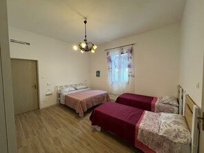 4 bedrooms, iron/ironing board, WiFi, bed sheets - Close to every wonder of the province and an ever-admirable sunset (Palma)