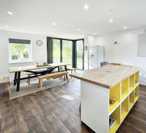 Dining - Hen Stablau Spacious Modern Family Retreat in North Wales Sleeps 8 (Maerdy)