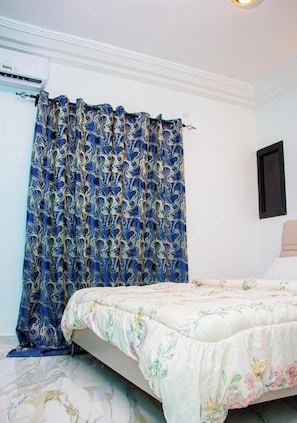 1 bedroom, WiFi, bed sheets - Spacious, bright and chic studio (Abidjan)