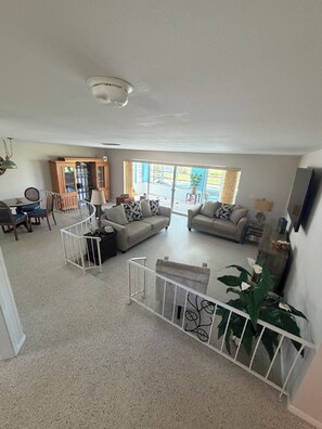 TV - Poolside Cozy 2 bedroom pet friendly perfect getaway (Port Charlotte)