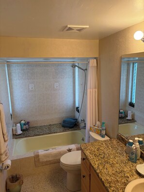 Hair dryer, soap, toilet paper - Poolside Cozy 2 bedroom pet friendly perfect getaway (Port Charlotte)