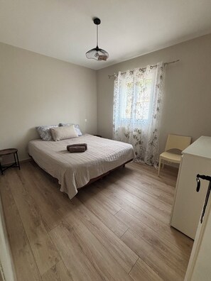 4 bedrooms, iron/ironing board, WiFi, bed sheets - Villa Du Grand Noyer (Lorgues)