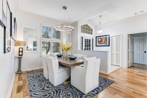 Dining - Spacious 4-bedroom Pool Home in Naples Florida (Naples)