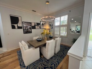 Dining - Spacious 4-bedroom Pool Home in Naples Florida (Naples)