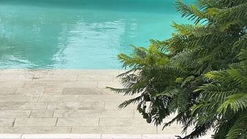 Monolocale Deluxe, vista cortile | Piscina