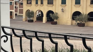 Studio Deluks, pemandangan halaman | Halaman properti