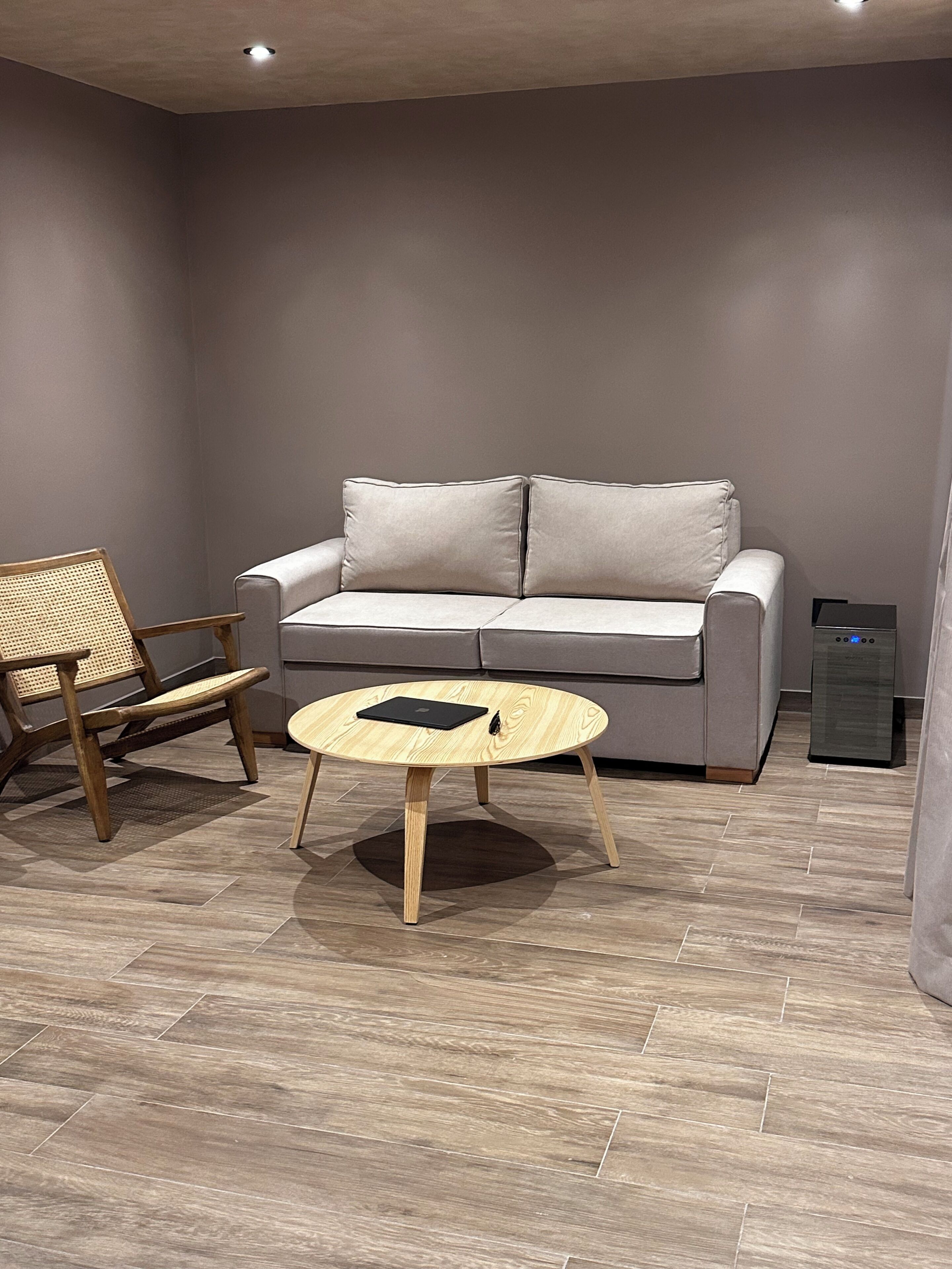 Deluxe Studio, Courtyard View | Living area