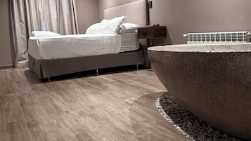 Deluxe Studio, Courtyard View