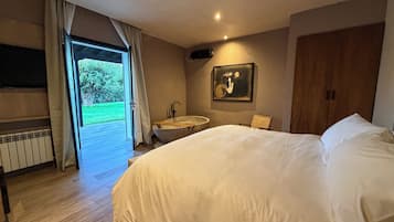 Comfort Double Room, Courtyard View | In-room safe, free WiFi