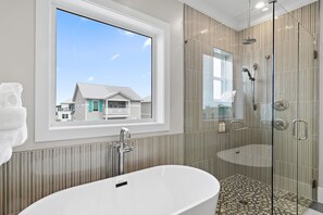 Dusche, Haartrockner, Handtücher, Seife