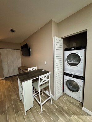 Interior - Welcome to VillaLuna a brand New Studio in the heart of Wellington! (Wellington)