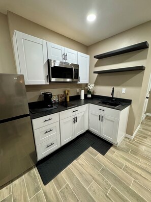 Private kitchen - Welcome to VillaLuna a brand New Studio in the heart of Wellington! (Wellington)