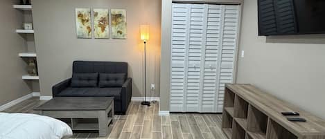 1 habitación, tabla de planchar con plancha, wifi y ropa de cama