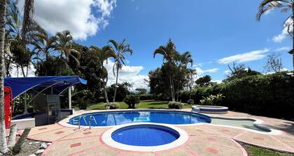 Spacious 9-bedroom apartment in brilliant Pueblo Tapao close at Parque del Cafe