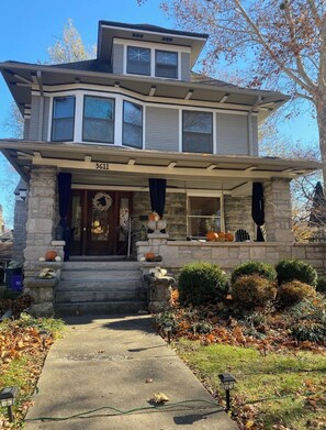 Exterior detail - Elegant historic 6 BR home in key World Cup Location! (Kansas City)