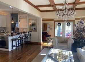 Living area - Elegant historic 6 BR home in key World Cup Location! (Kansas City)