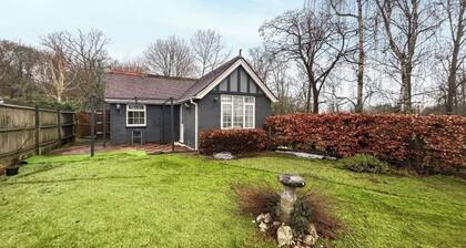 Beautiful 1-bedroom lodge Horley - 10min away from Gatwick Airport