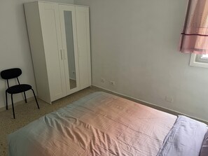 Room - Penthouse in Vecindario, Gran Canaria, 10 min to the beach, long term stay avail (Vecindario)