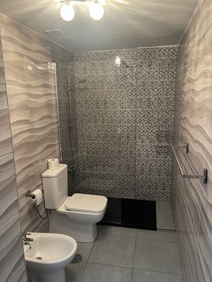 Bathroom - Penthouse in Vecindario, Gran Canaria, 10 min to the beach, long term stay avail (Vecindario)