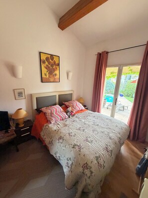 3 habitaciones, tabla de planchar con plancha, wifi y ropa de cama 
