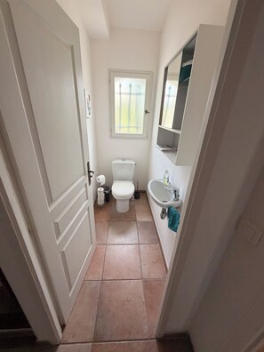 Shower, towels - Villa with pool & putting green - Saint-Raphaël - peaceful setting (Saint-Raphaël)