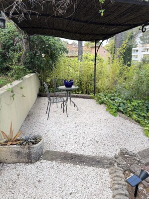 Terrace/patio - Villa with pool & putting green - Saint-Raphaël - peaceful setting (Saint-Raphaël)