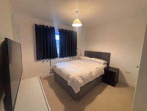 3 bedrooms, iron/ironing board, free WiFi, bed sheets - Gorgeous 3-bedroom house in welcoming Peterborough neighborhood (Peterborough)