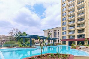 Pool - Luxury Skyline Apartment Kilimani- Balcony, Fast Wi-Fi, Pool & Gym (Nairobi)