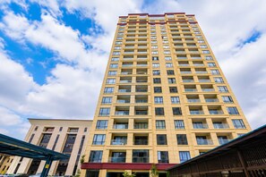 Exterior - Luxury Skyline Apartment Kilimani- Balcony, Fast Wi-Fi, Pool & Gym (Nairobi)