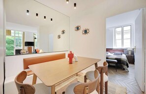 Dining - A REFINED & COMFORTABLE BASE IN D MOST CAPTIVATING NEIGHBOURHOODS-SAINT GERMAIN (Paris)